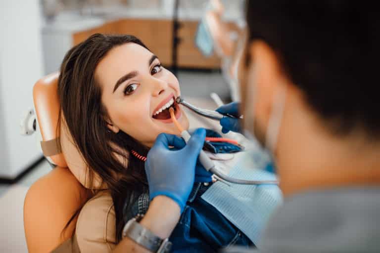 How to Choose the Right Cosmetic Dentist for Your Needs