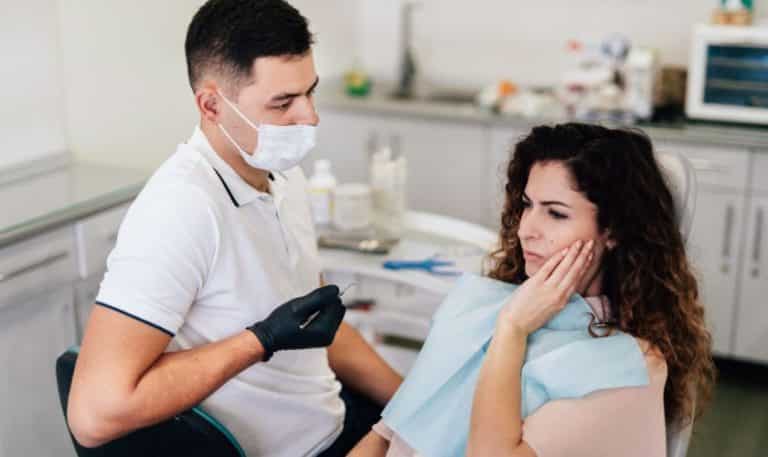 Understanding Dental Emergency Symptoms: What to Look for