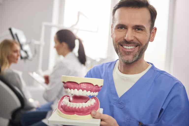 Say Goodbye To Plaque On Your Dentures With These 5 Easy Steps