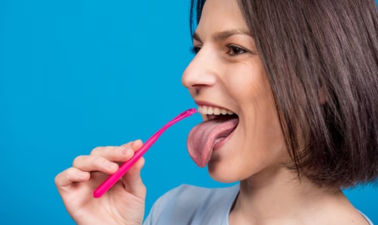 7 Issues You Can Avoid By Brushing Your Tongue