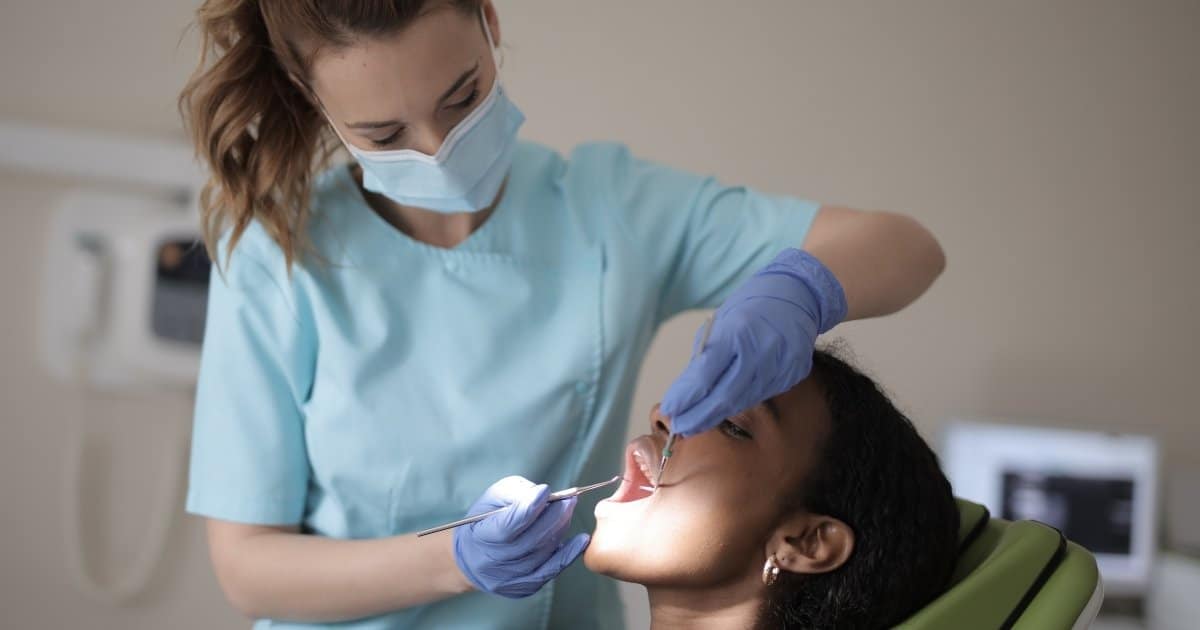 how to choose the right emergency dentist